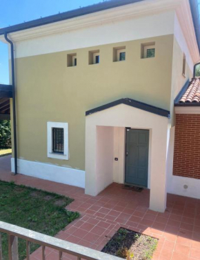 Casa con piscina privata e campo da tennis